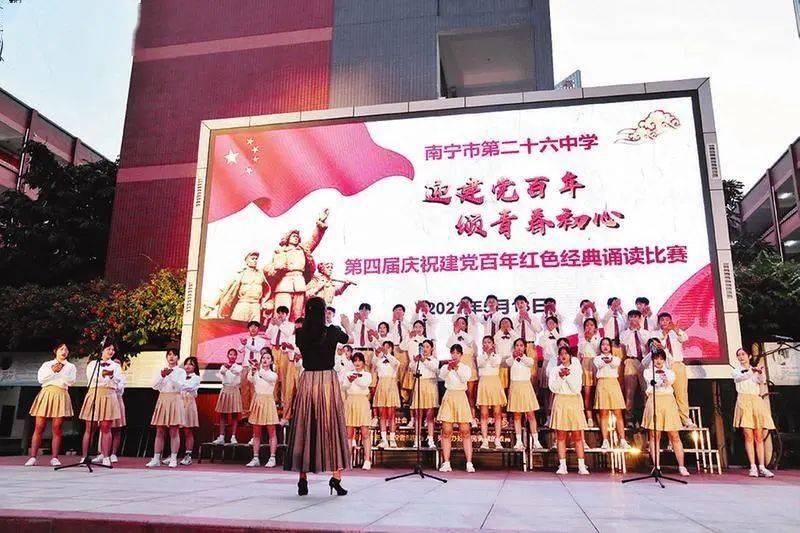 在银行捡到钱作为保安应该怎样做？游戏画面